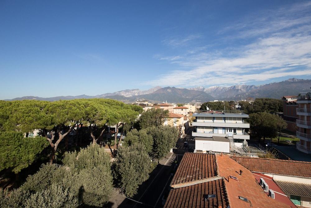 Hotel Roma Marina di Massa Exterior photo